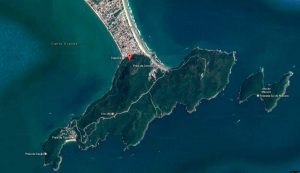 vista Google maps do morro do macaco Bombinhas